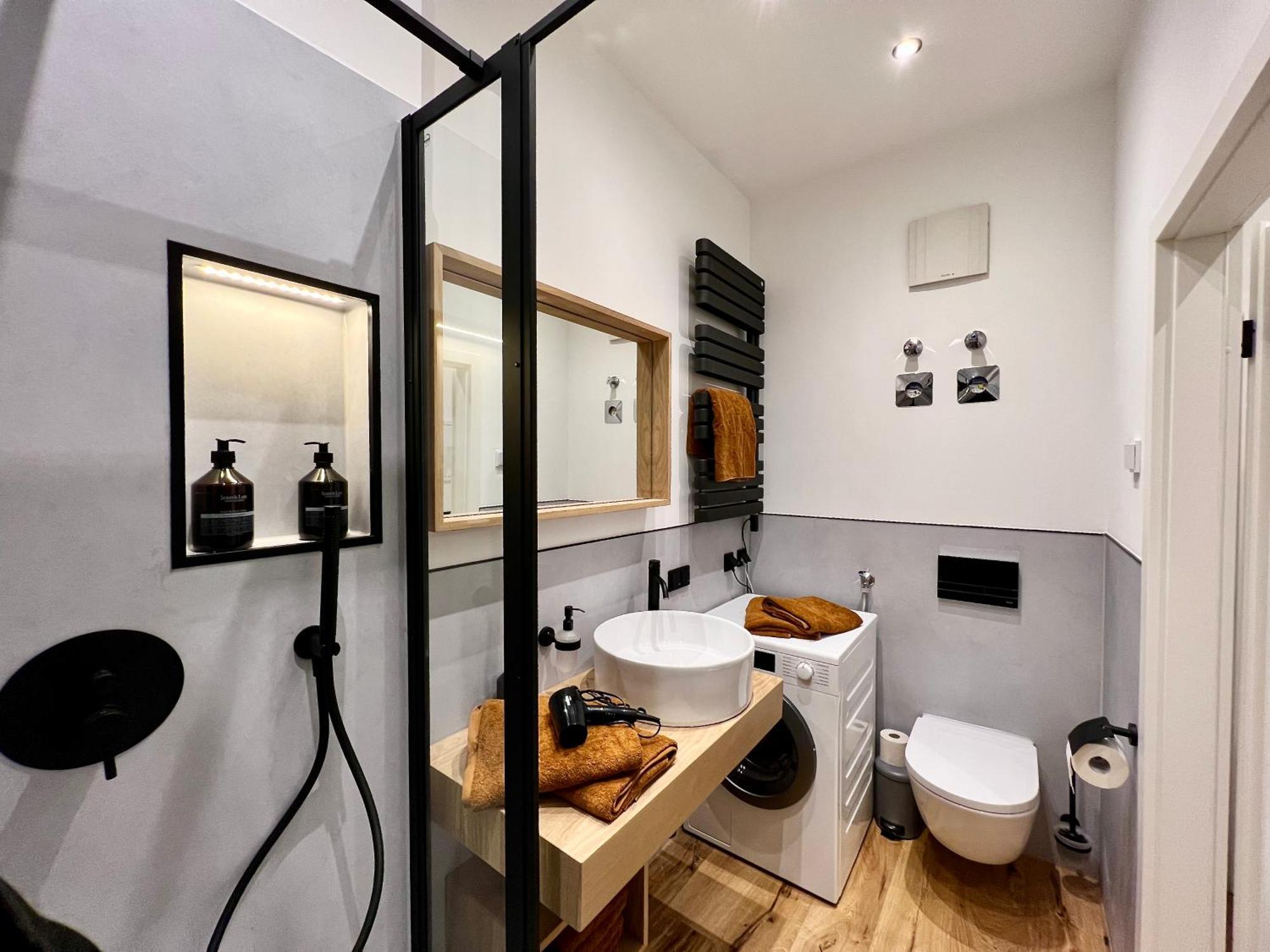Edler Wohnraum Luxurioeses Studio Im Zentrum Mit Balkon, Kaffeevollautomat, Klima & Parkplatz Zwickau Dış mekan fotoğraf