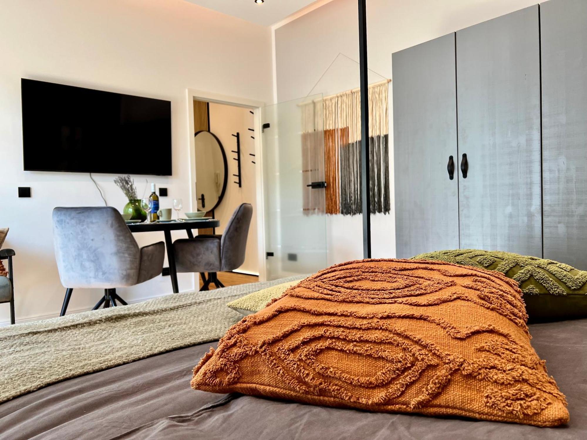 Edler Wohnraum Luxurioeses Studio Im Zentrum Mit Balkon, Kaffeevollautomat, Klima & Parkplatz Zwickau Dış mekan fotoğraf