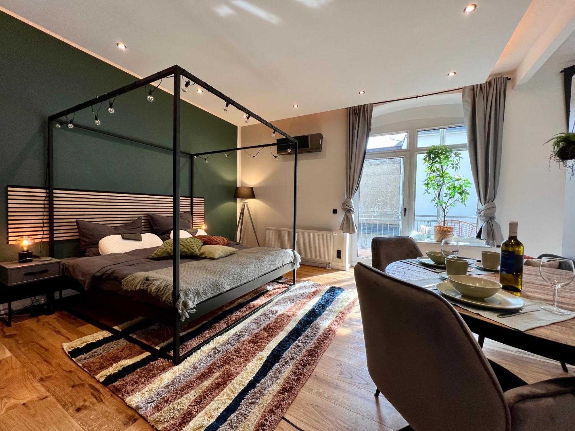 Edler Wohnraum Luxurioeses Studio Im Zentrum Mit Balkon, Kaffeevollautomat, Klima & Parkplatz Zwickau Dış mekan fotoğraf